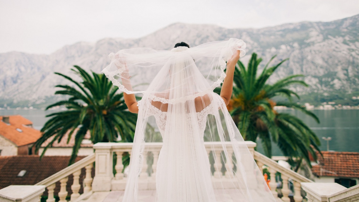 EVERYTHING YOU SHOULD KNOW ABOUT WEDDING VEILS