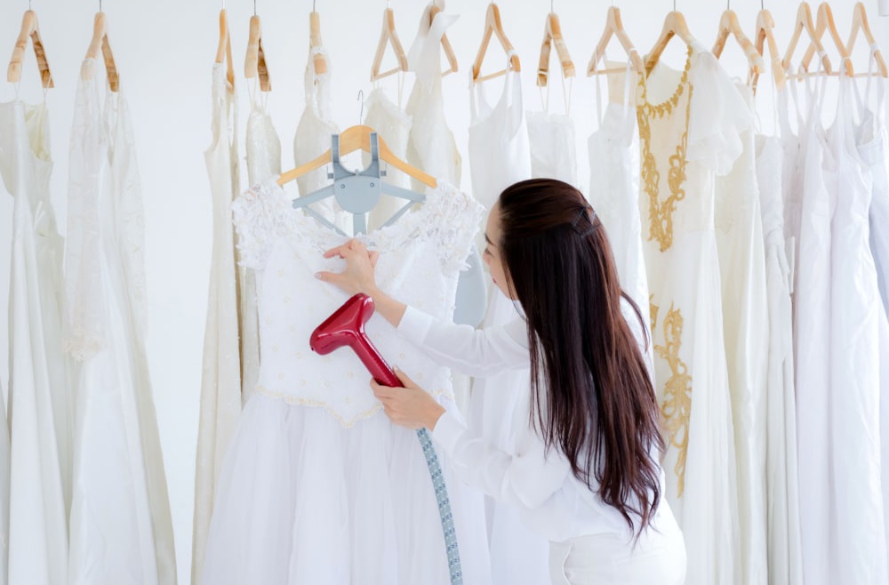 Ten Expert Tips for Steaming Wedding Dress