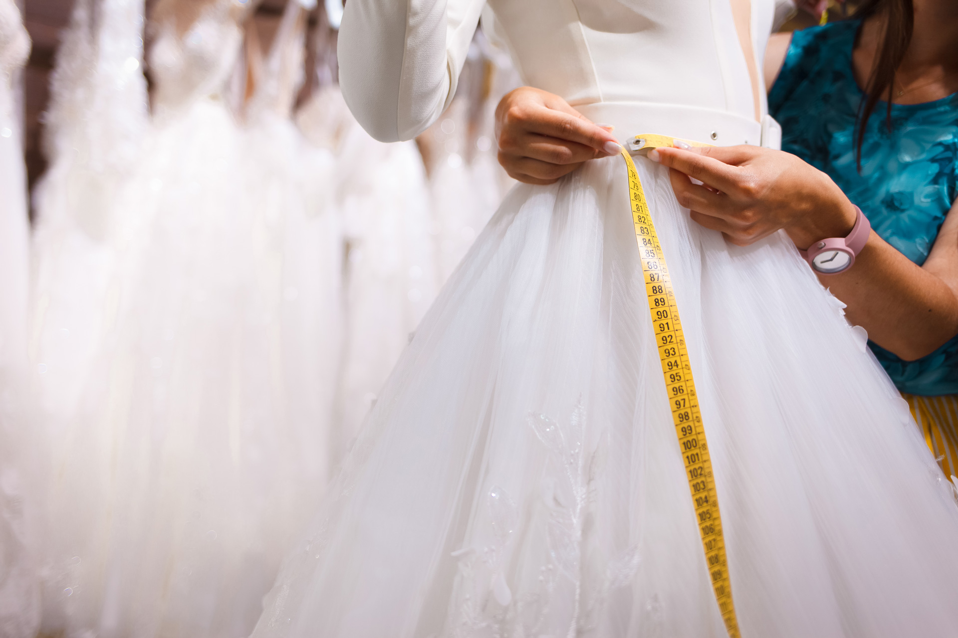 consultant of the salon of wedding dresses takes m 2022 02 01 01 30 22 utc How many sizes can you alter a wedding dress?
