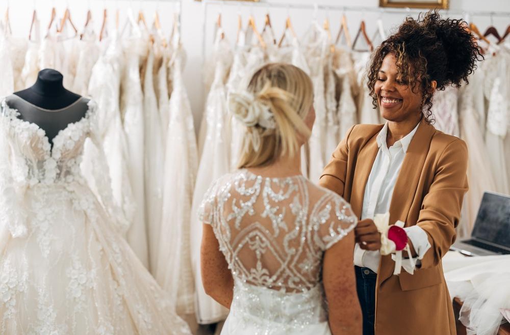 When to Get Wedding Dress Altered: A Comprehensive Guide