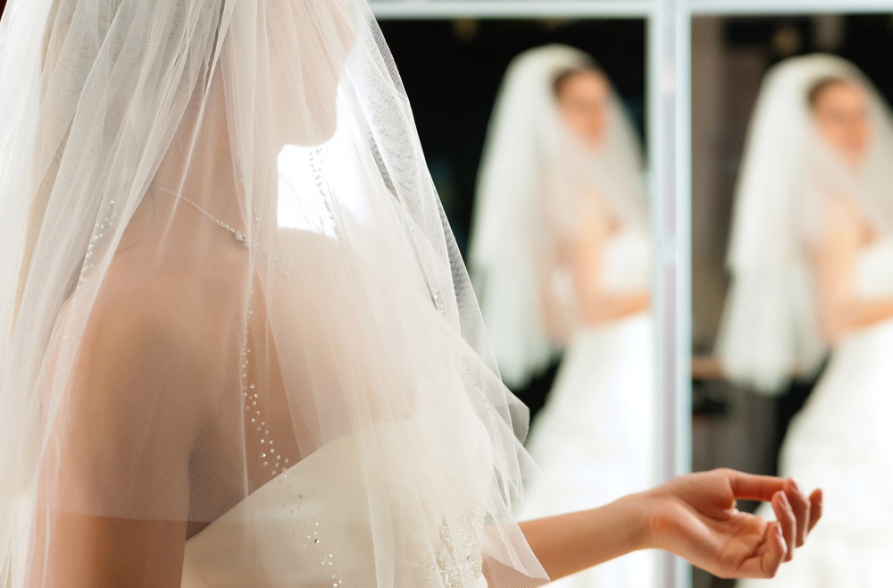 10 Essential Wedding Dress Fitting Checklist