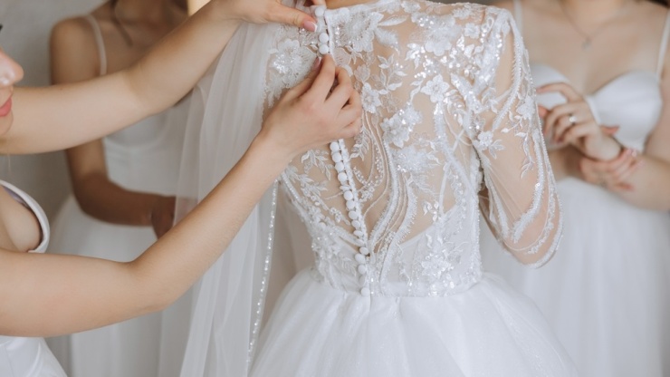 How Many Wedding Dress Fittings Are Necessary for Alteration?